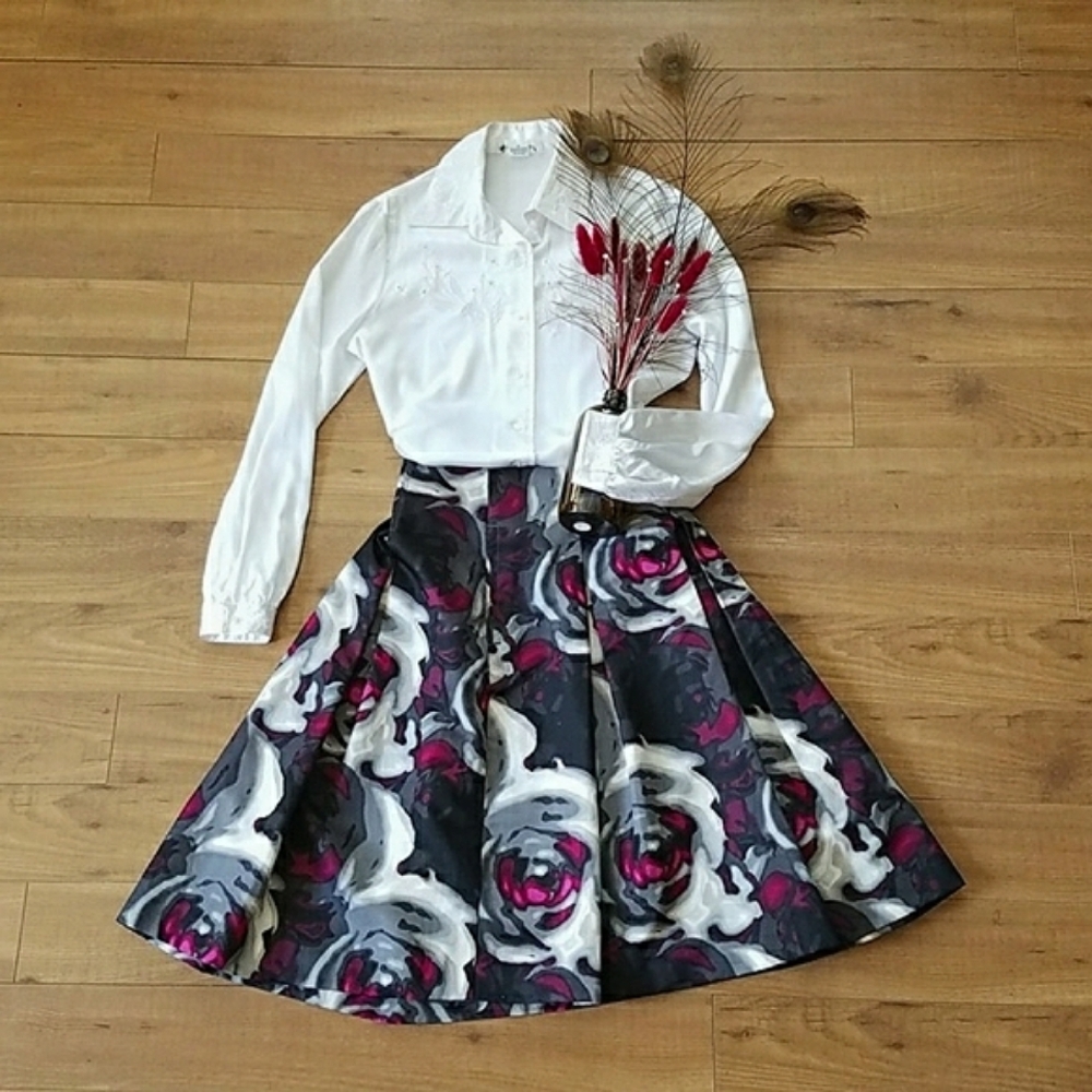 Fantastic Pleated Artsy Roses Skirt